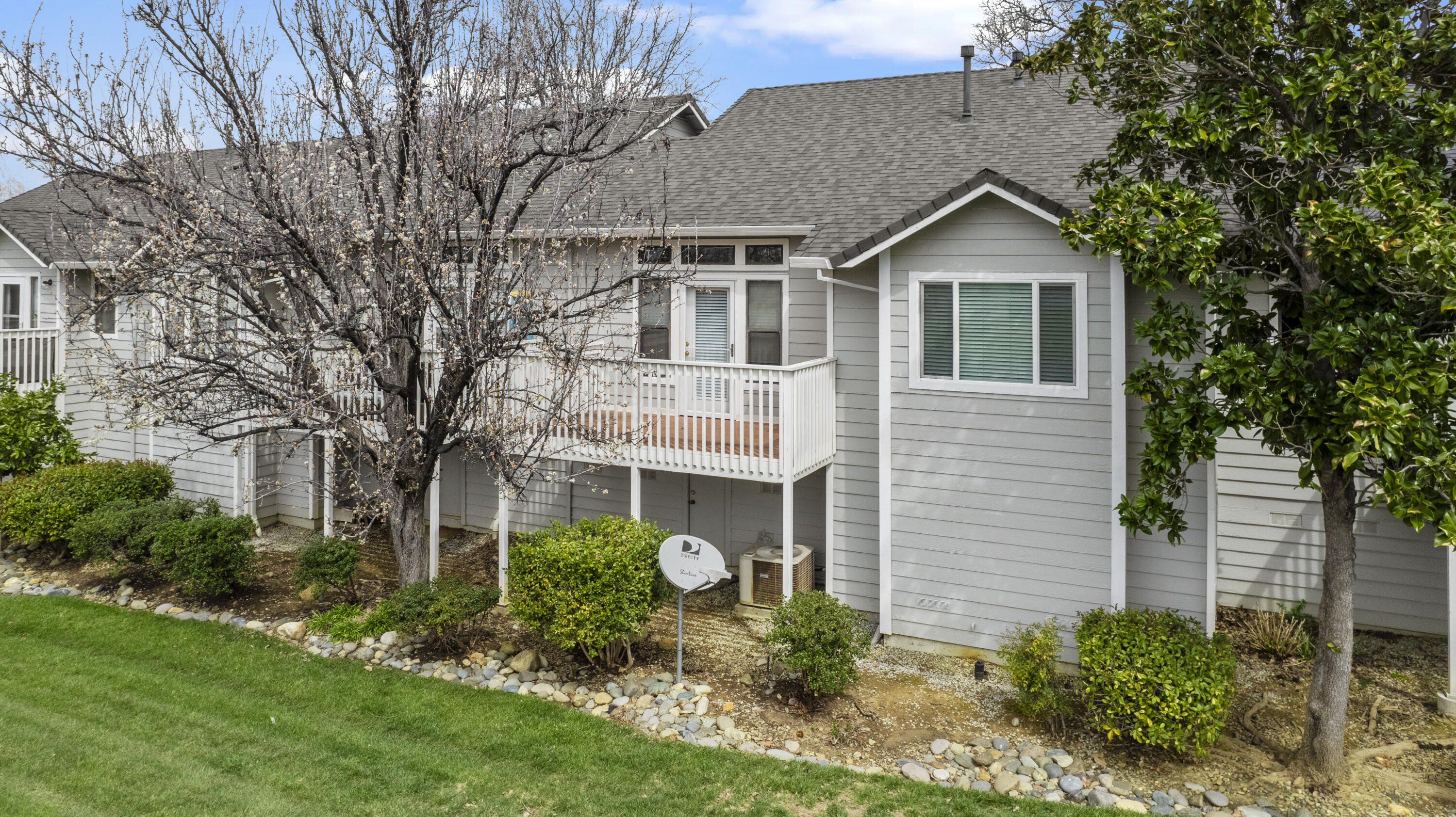 6014 Mid Drive Trail Redding, CA 96003 - Photo 10 of 15 a front view of a house with garden