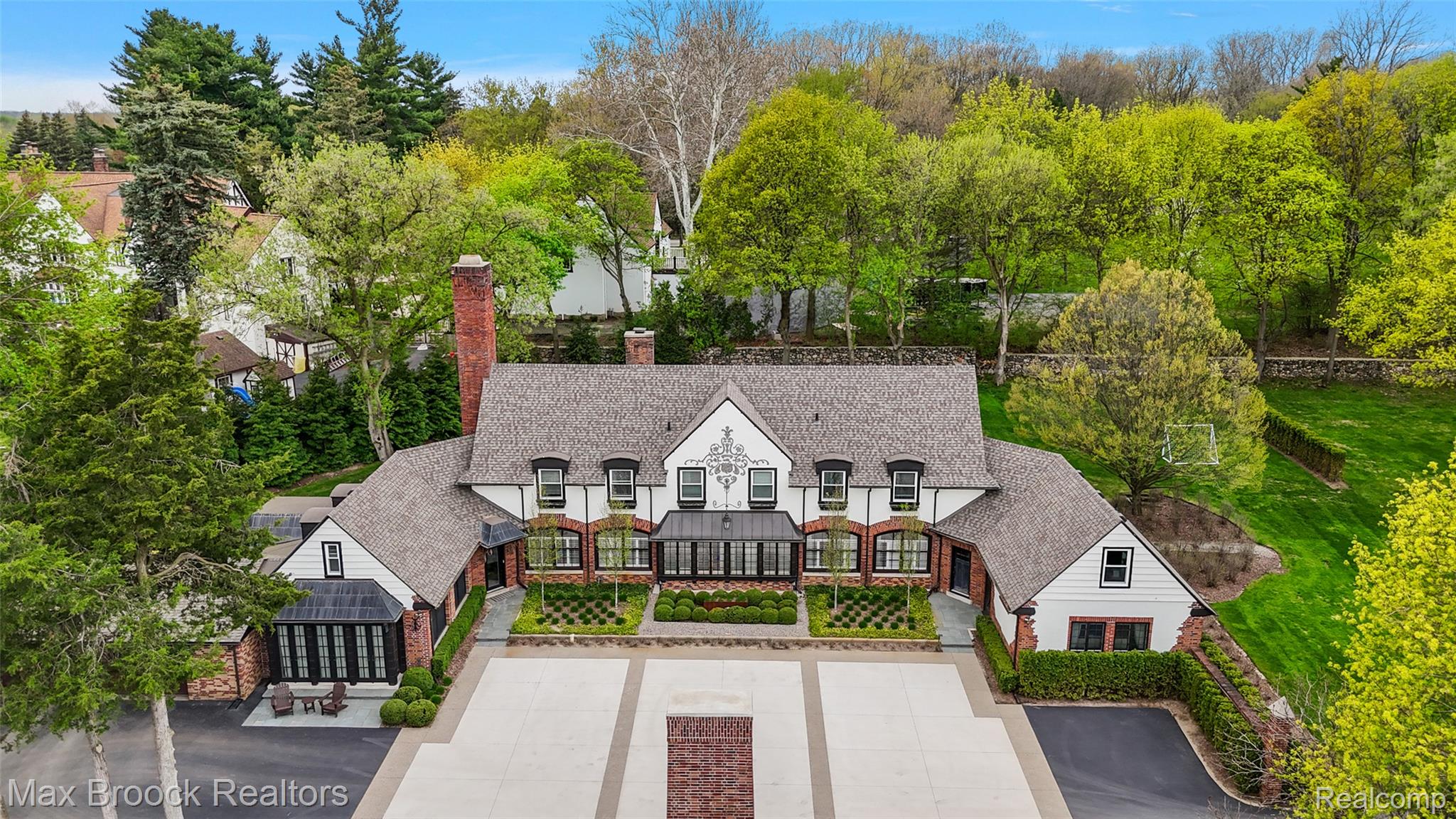 1583 Clarendon Road Bloomfield Hills, MI 48302 - Photo 2 of 73 1583 Clarendon Rd-39.jpg