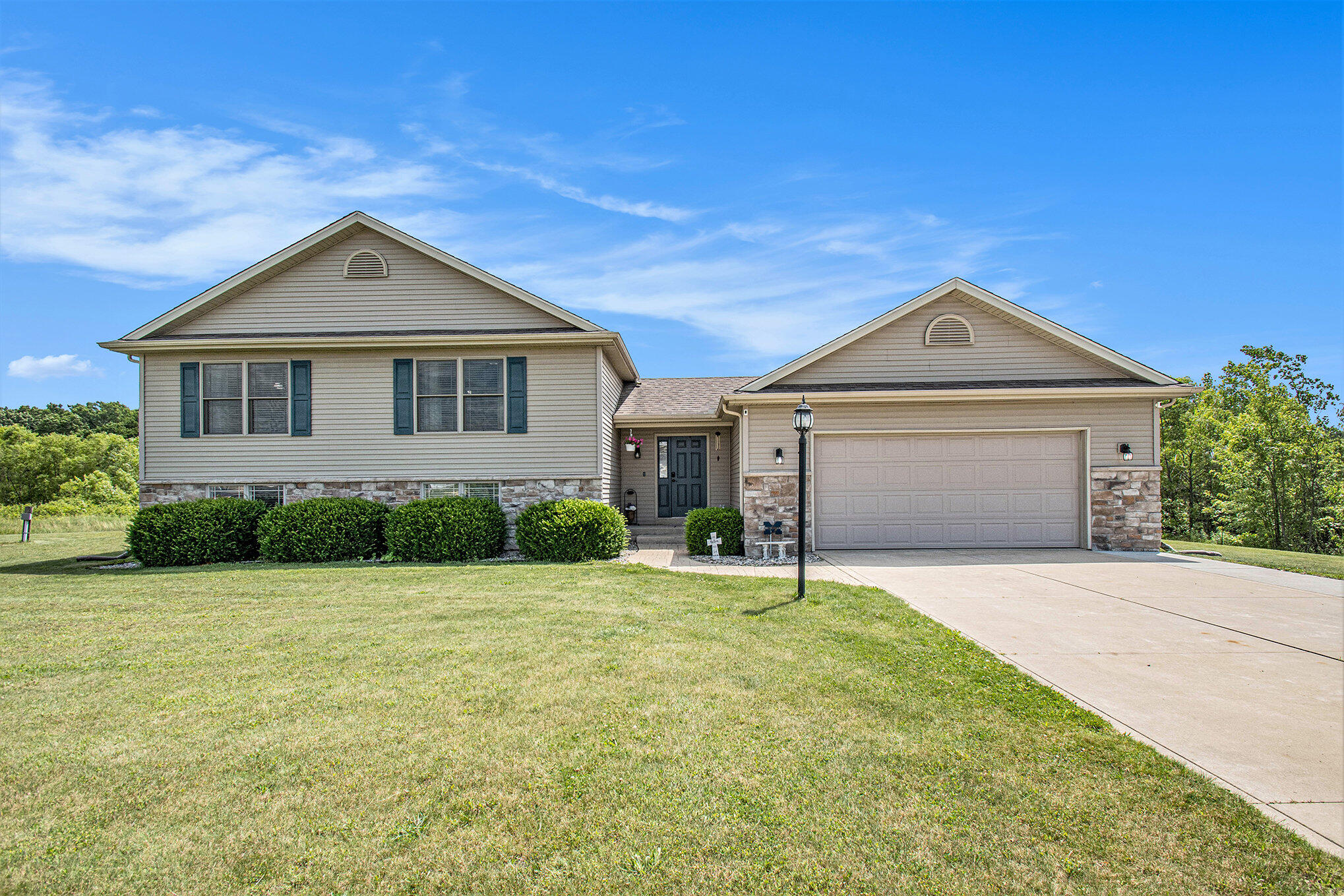 71409 Ilean Road Edwardsburg, MI 49112 - Photo 1 of 25 004_dsc_9149