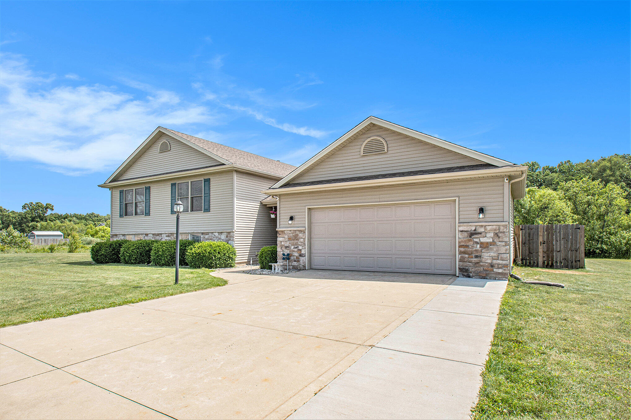 71409 Ilean Road Edwardsburg, MI 49112 - Photo 2 of 25 003_dsc_9150