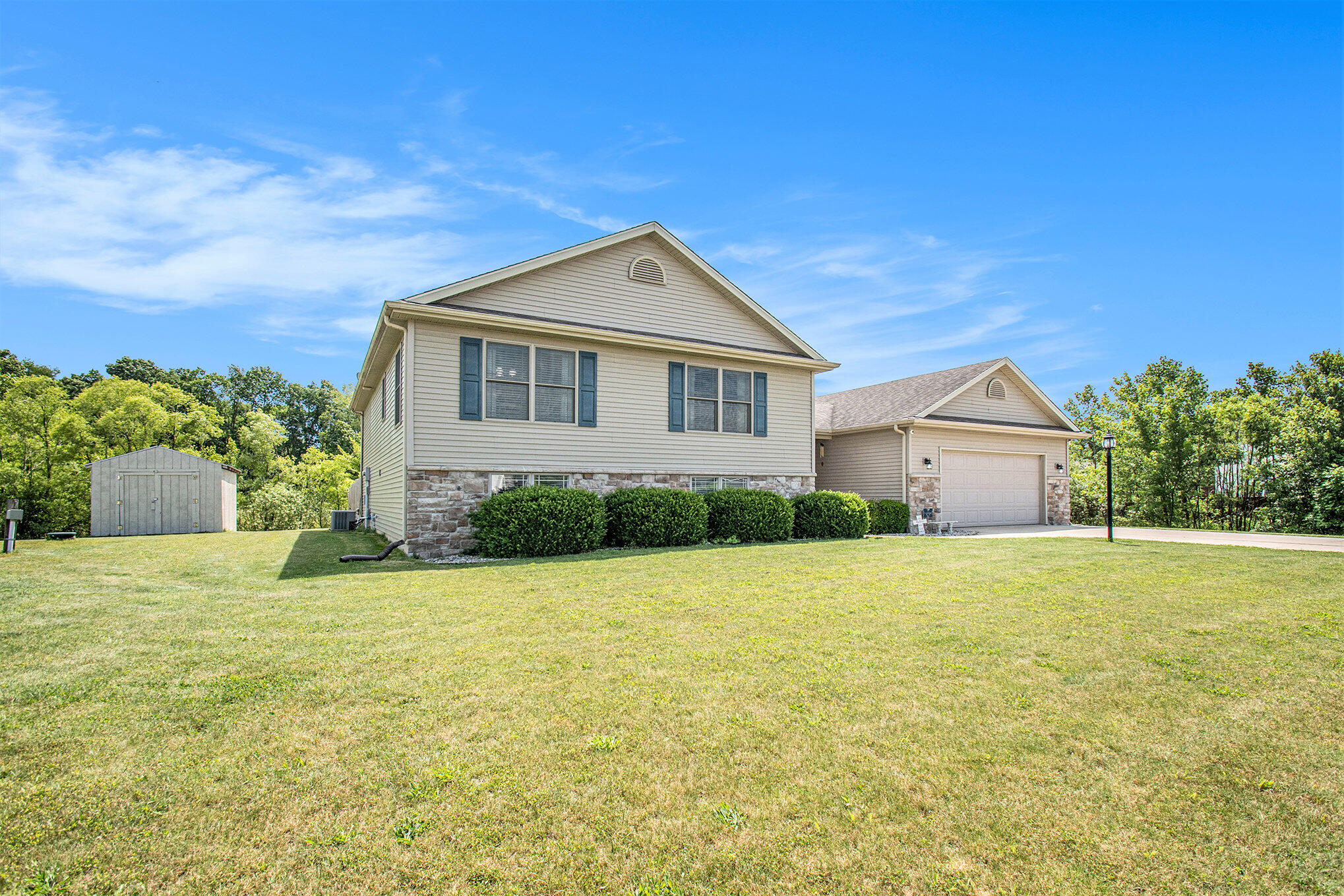 71409 Ilean Road Edwardsburg, MI 49112 - Photo 3 of 25 002_dsc_9151
