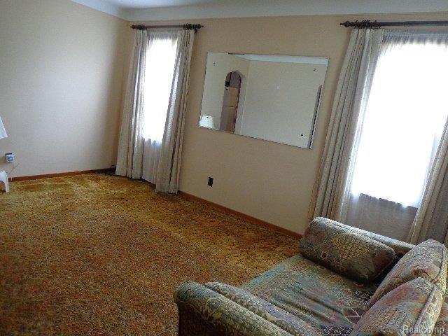 4345 Kendall Road Warren, MI 48091 - Photo 3 of 20 Bright Living Room