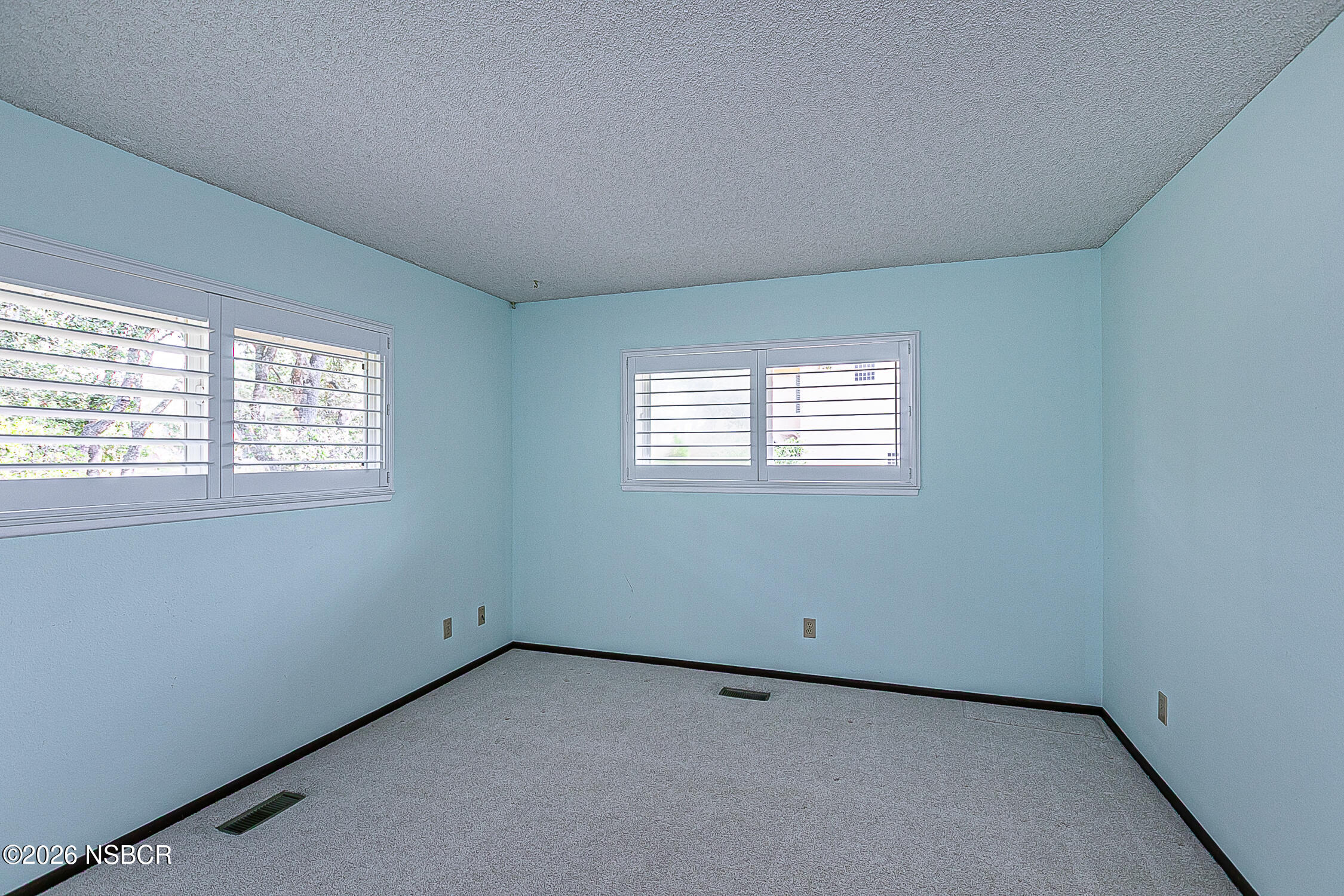1260 Onstott Road Lompoc, CA 93436 - Photo 34 of 52 an empty room with a window