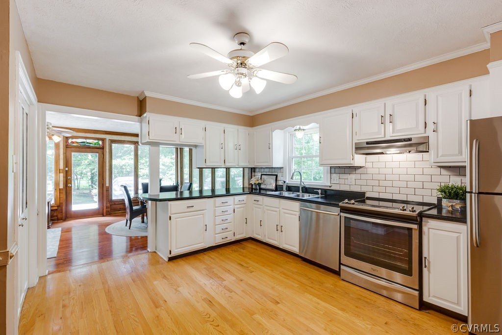 10200 Qualla Road Chesterfield, VA 23832 - Photo 3 of 47 a kitchen with stainless steel appliances granite countertop a stove and white cabinets