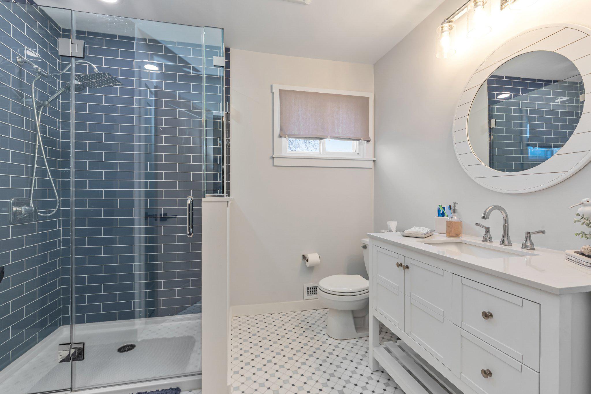 126 Colwick Drive Somers Point, NJ 08244 - Photo 19 of 46 a bathroom with a toilet a sink and shower