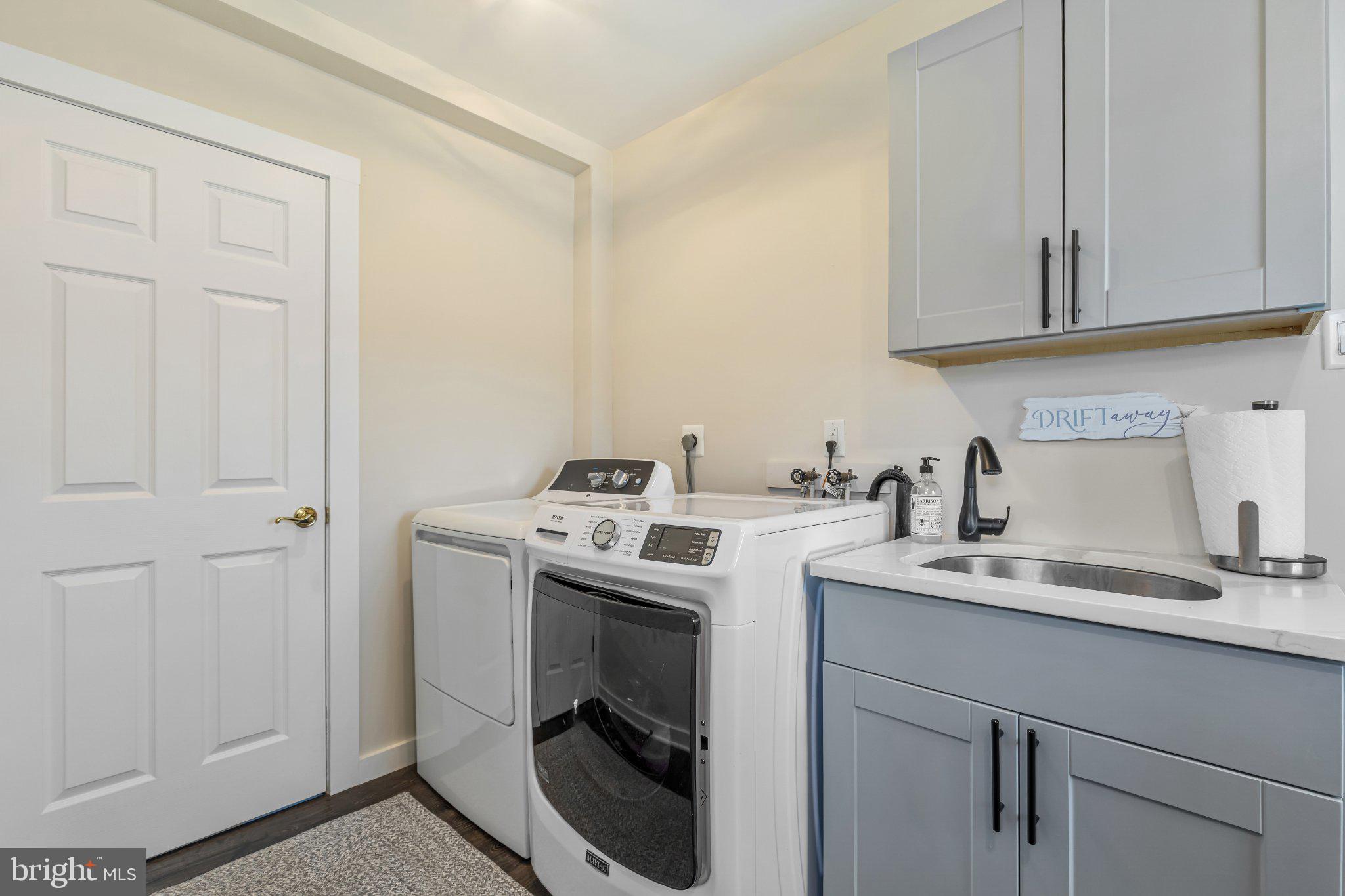 126 Colwick Drive Somers Point, NJ 08244 - Photo 27 of 46 a utility room with sink dryer and washer