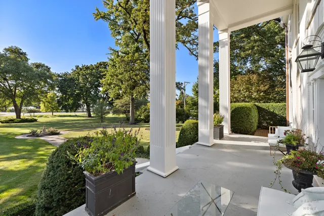 a view of entryway with a chandelier