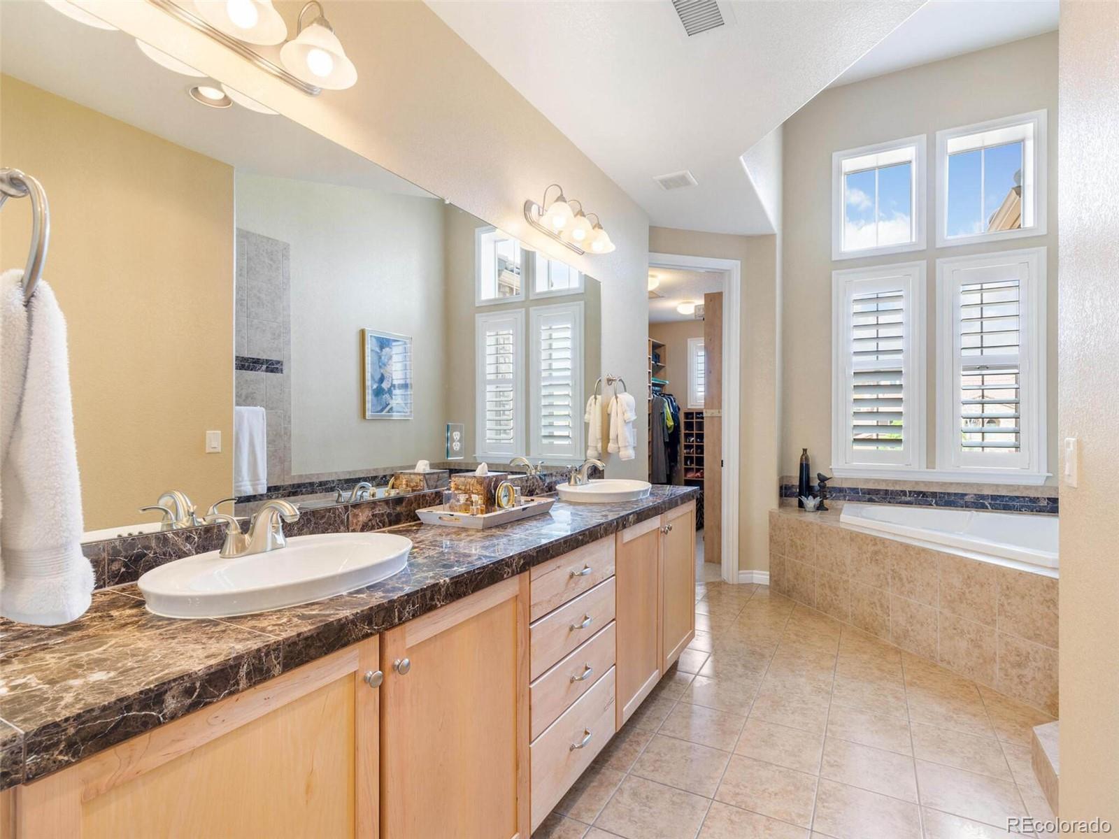 9166 Viaggio Way Highlands Ranch, CO 80126 - Photo 23 of 40