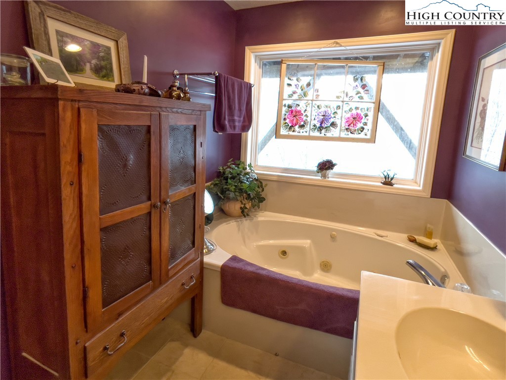 710-708 Pine Ridge Road Beech Mountain, NC 28604 - Photo 25 of 42 a bath tub sitting next to a window