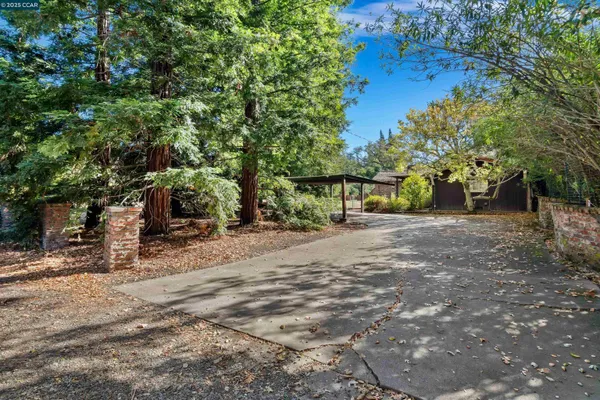 a view of a outdoor space with a house