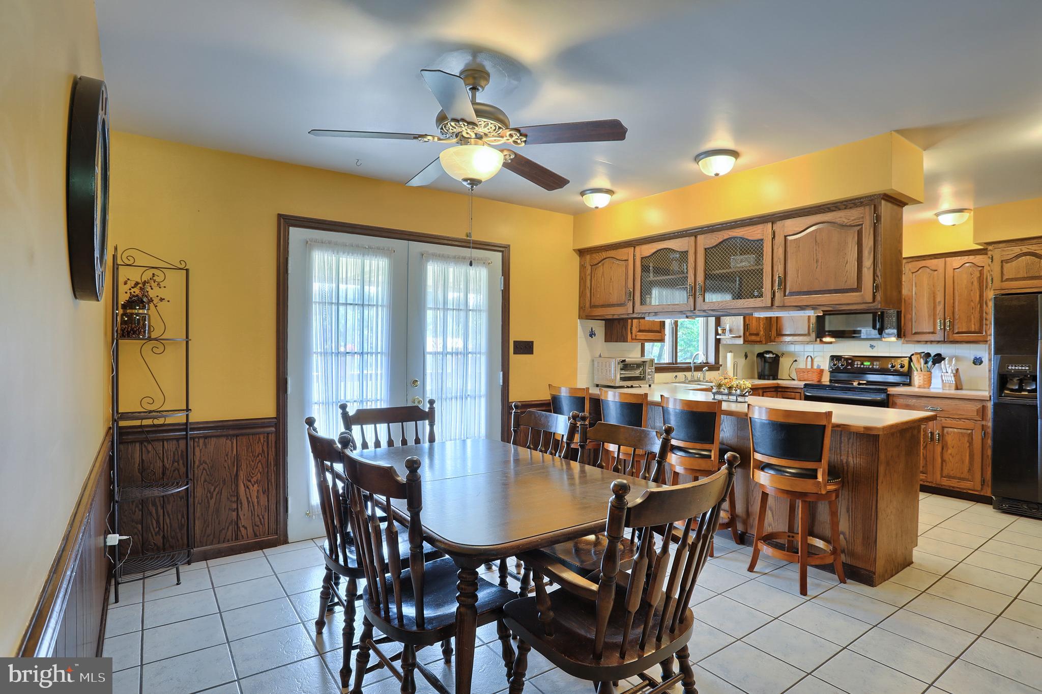 704 Church Road Manheim, PA 17545 - Photo 11 of 46 Dining area