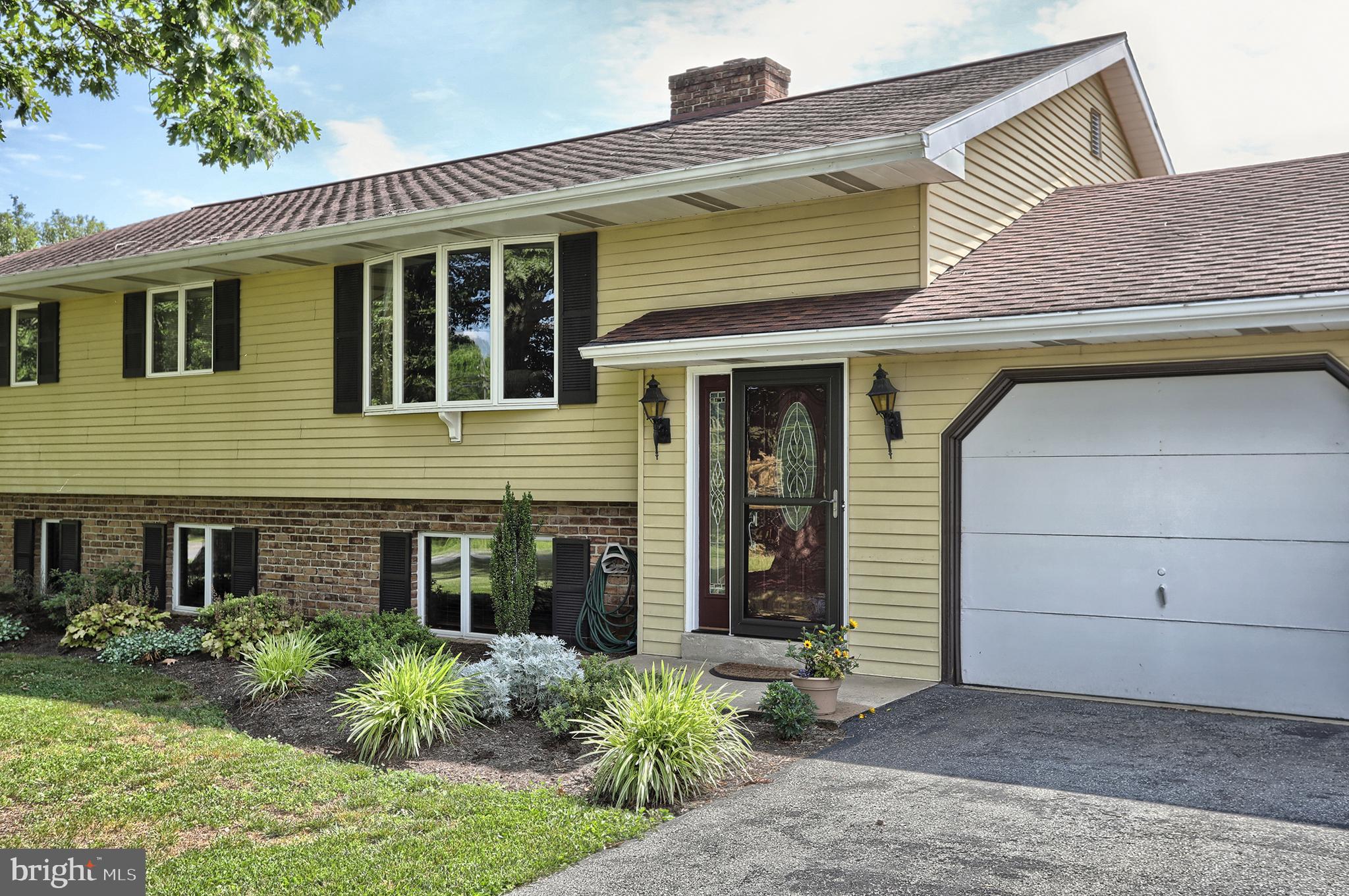 704 Church Road Manheim, PA 17545 - Photo 6 of 46 Entry into the home