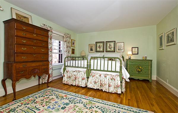 74 Chestnut Street Boston, MA 02108 - Photo 9 of 13 a bedroom with a bed and a window