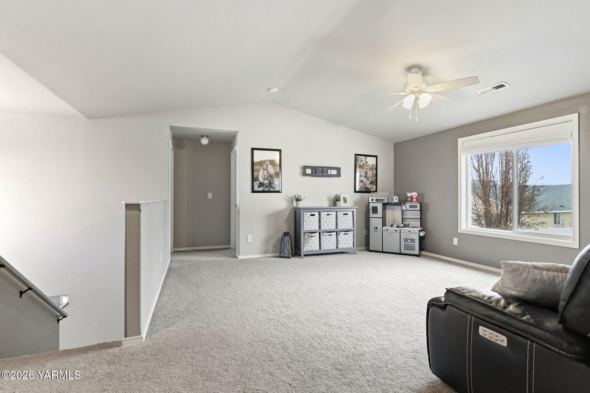 204 Clemans Avenue Moxee, WA 98936 - Photo 19 of 29 Upper Living Room/Bonus Room