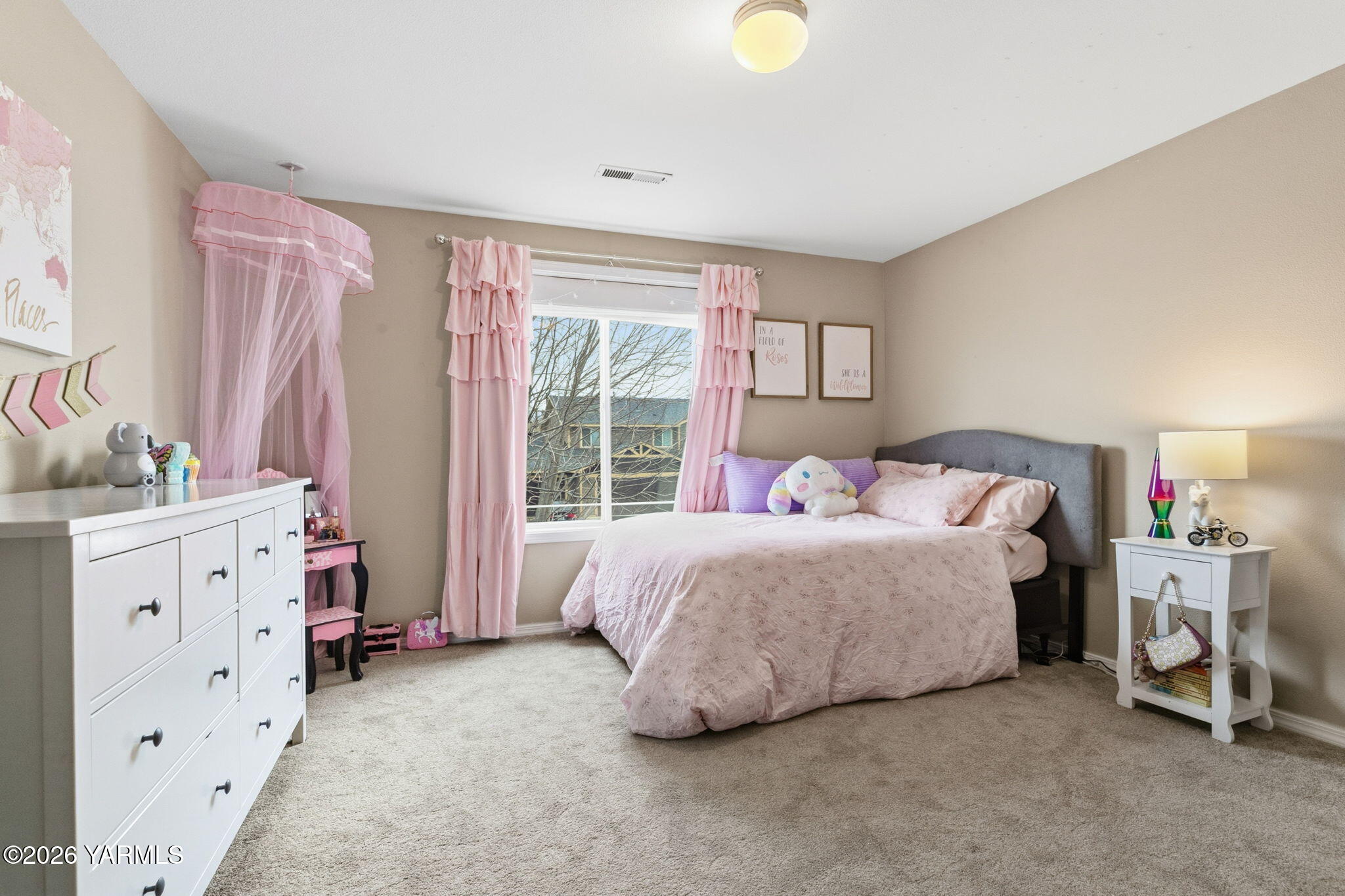 204 Clemans Avenue Moxee, WA 98936 - Photo 25 of 29 Upper Bedroom #4 w/ walk-in closet