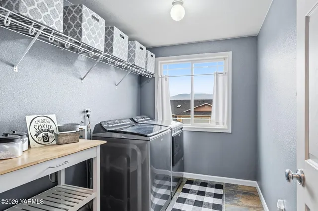 a room with a washing machine and washing machine