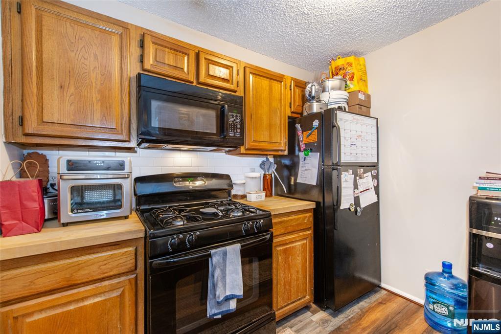 1206 Sycamore Lane Mahwah, NJ 07430 - Photo 3 of 15