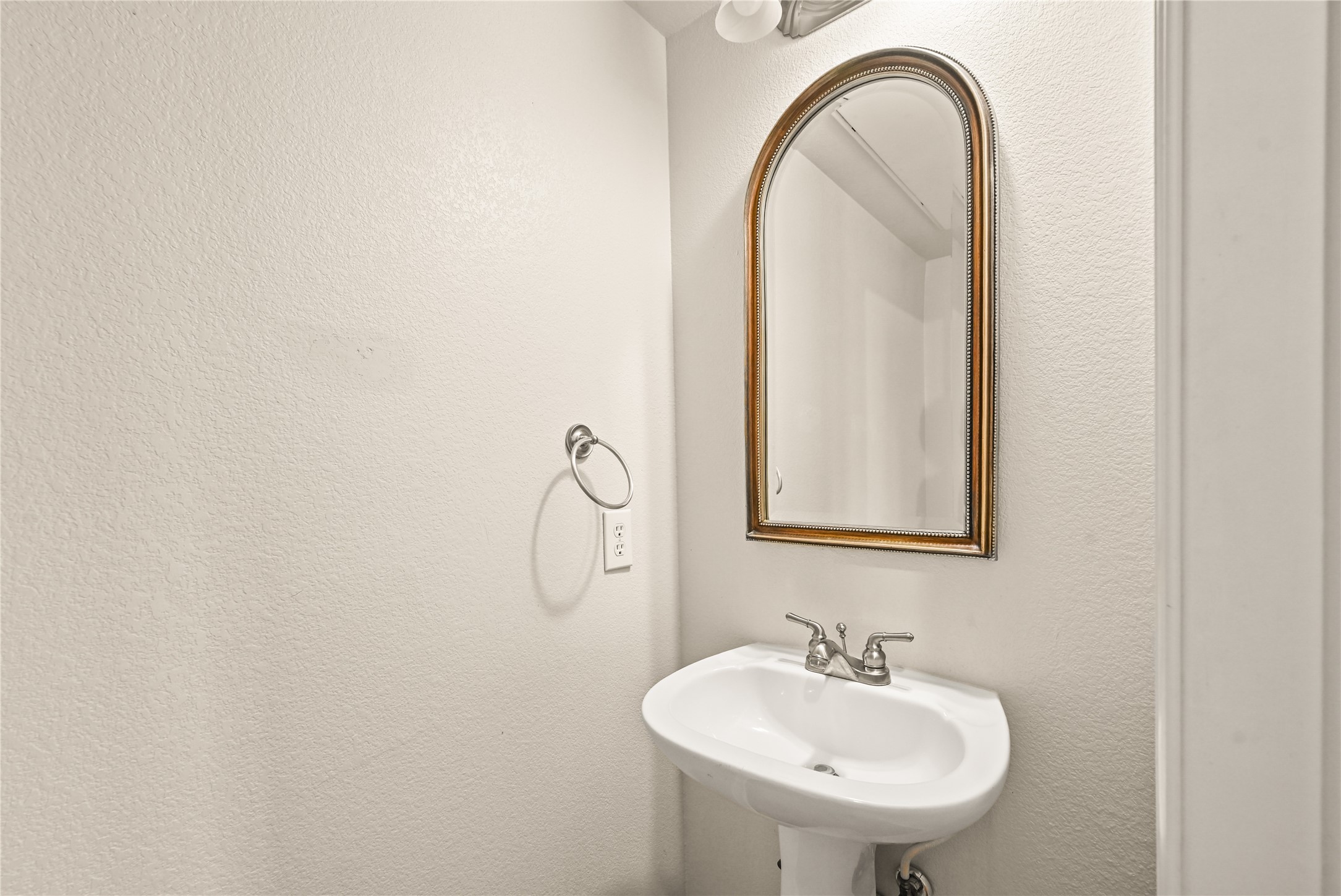 9200 Westheimer Road, Unit 706 Houston, TX 77063 - Photo 14 of 43 a bathroom with a sink and a mirror