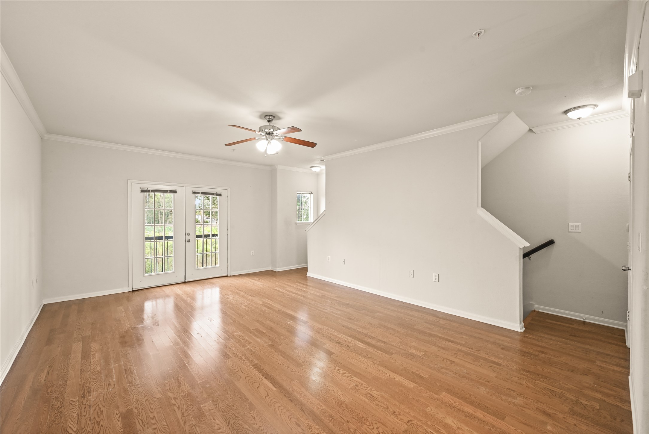 9200 Westheimer Road, Unit 706 Houston, TX 77063 - Photo 15 of 43 a view of an empty room with wooden floor and a window