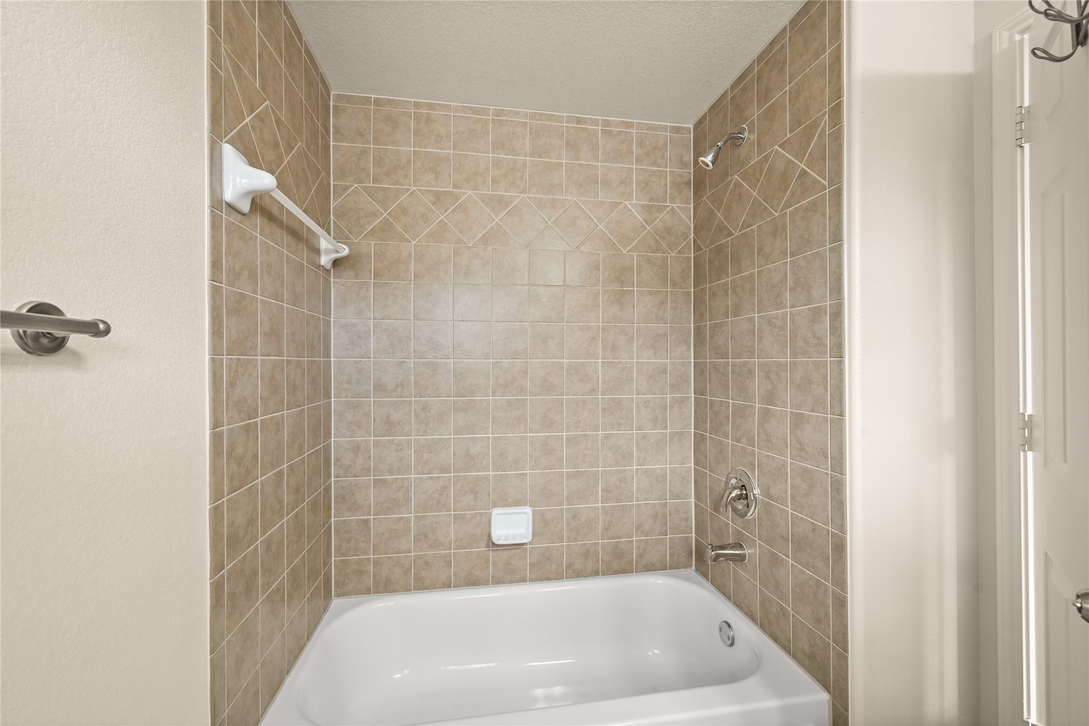 9200 Westheimer Road, Unit 706 Houston, TX 77063 - Photo 30 of 43 a bath tub sitting next to a white sink