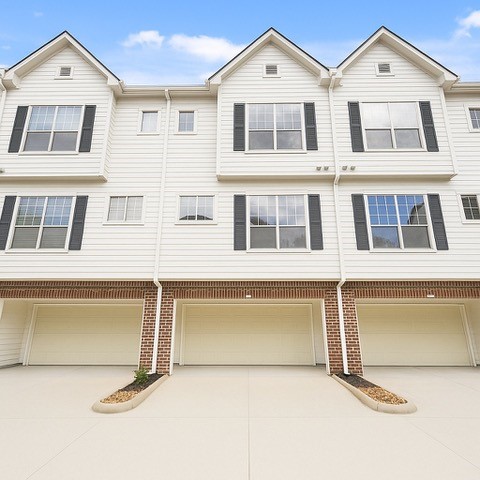 9200 Westheimer Road, Unit 706 Houston, TX 77063 - Photo 33 of 43 a front view of a house with a yard