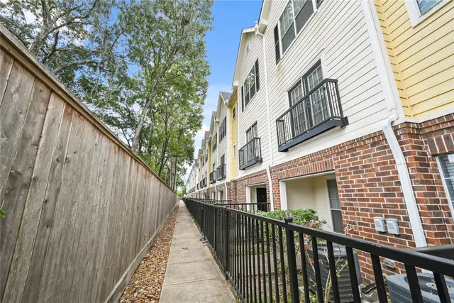 $2,000 | 9200 Westheimer Road, Unit 706, Houston, TX 77063