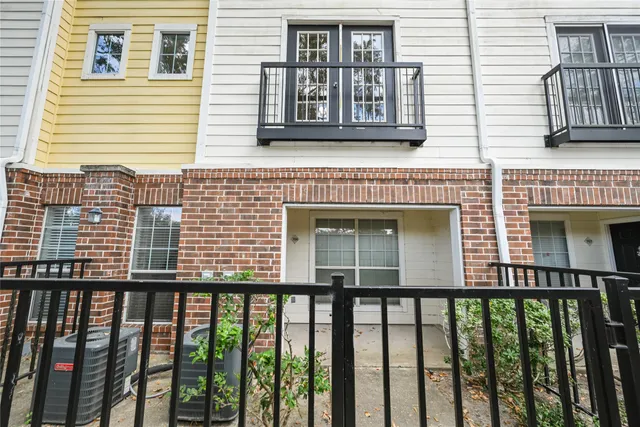 $2,000 | 9200 Westheimer Road, Unit 706, Houston, TX 77063