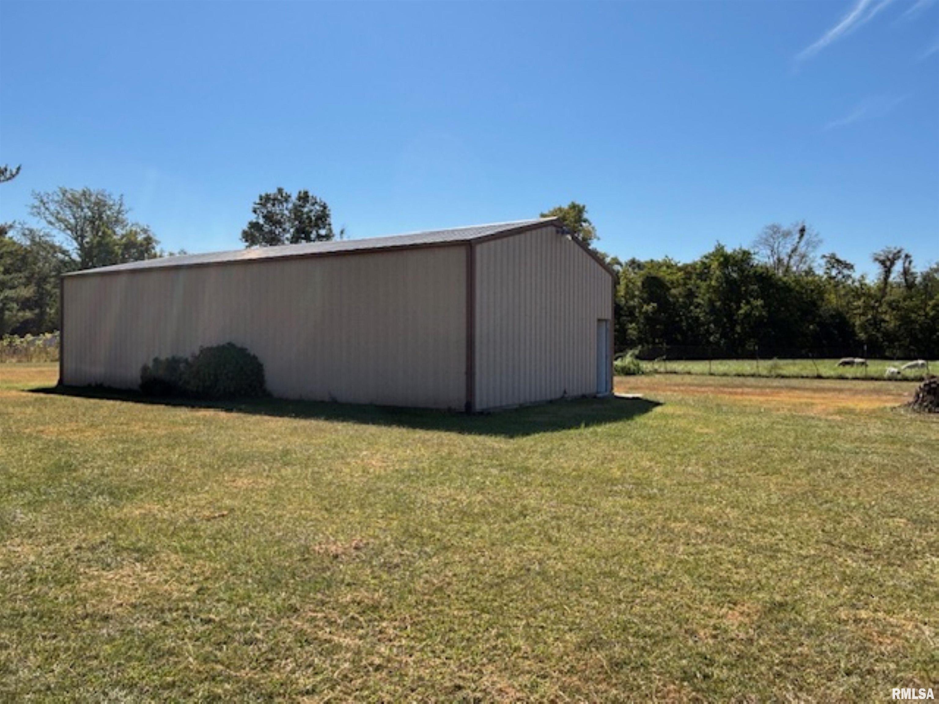 962 Red Stripe Road Sandoval, IL 62882 - Photo 4 of 17