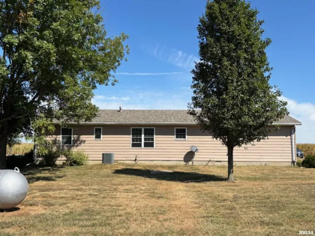 $219,000 | 962 Red Stripe Road, Sandoval, IL 62882