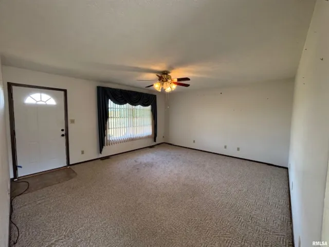 $219,000 | 962 Red Stripe Road, Sandoval, IL 62882