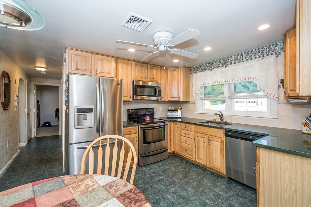 11 Hayden Road Billerica, MA 01862 - Photo 6 of 30 Gallery Image 6