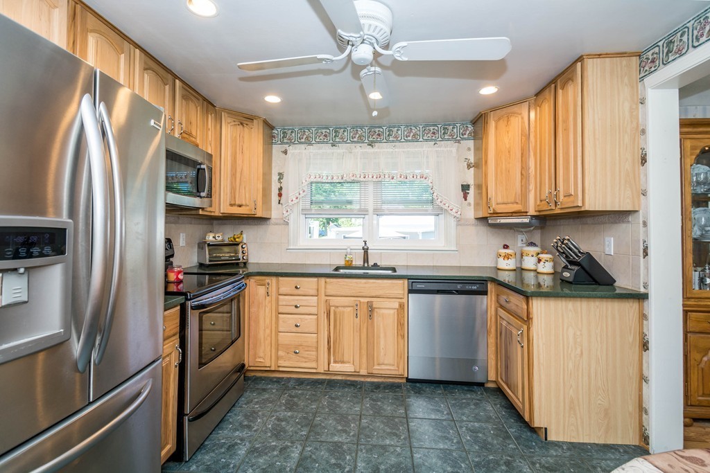 11 Hayden Road Billerica, MA 01862 - Photo 7 of 30 Gallery Image 7