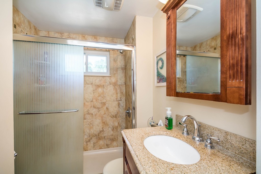 11 Hayden Road Billerica, MA 01862 - Photo 8 of 30 Gallery Image 8