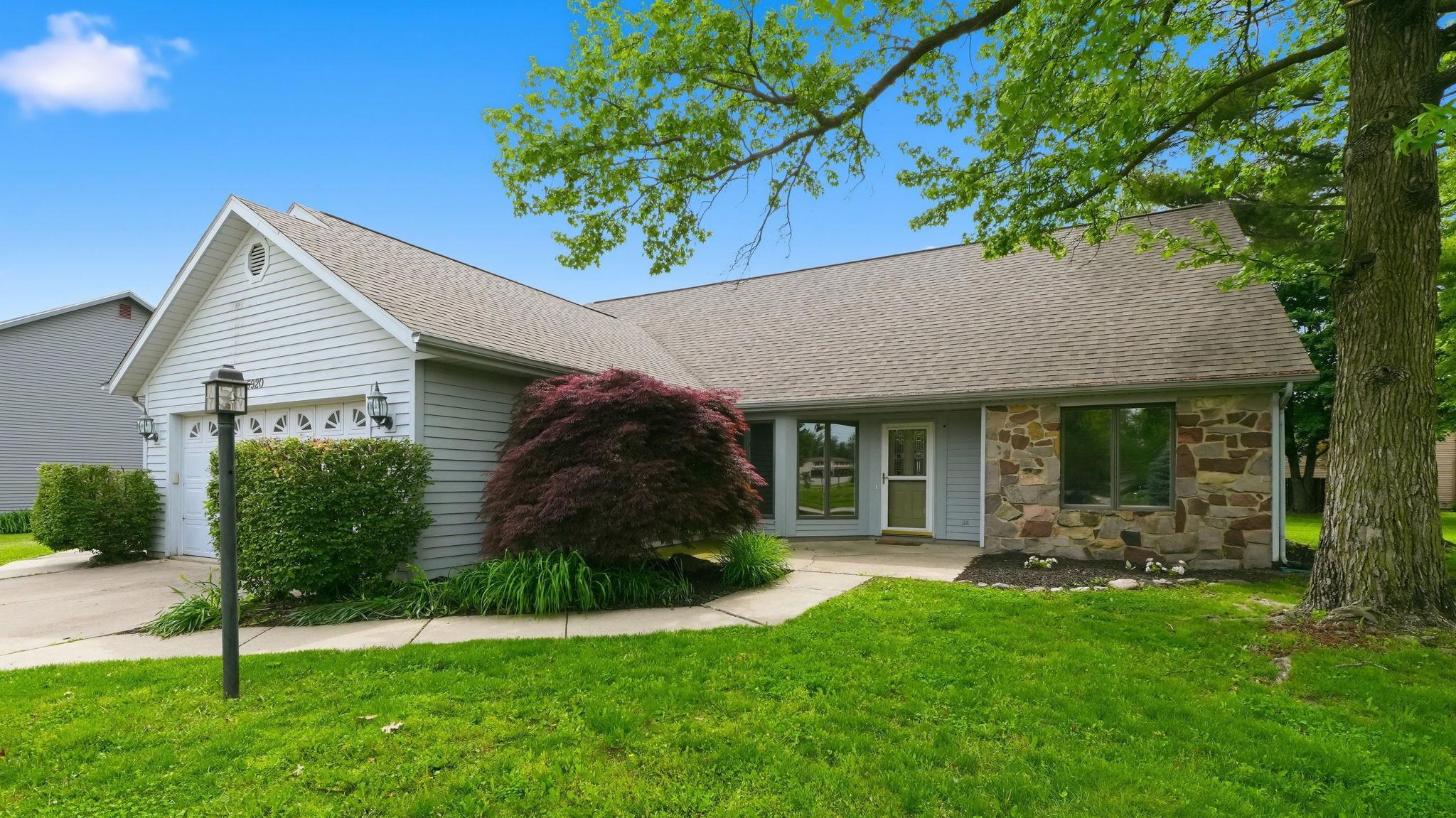 5920 Tomahawk Trail Fort Wayne, IN 46804 - Photo 2 of 32