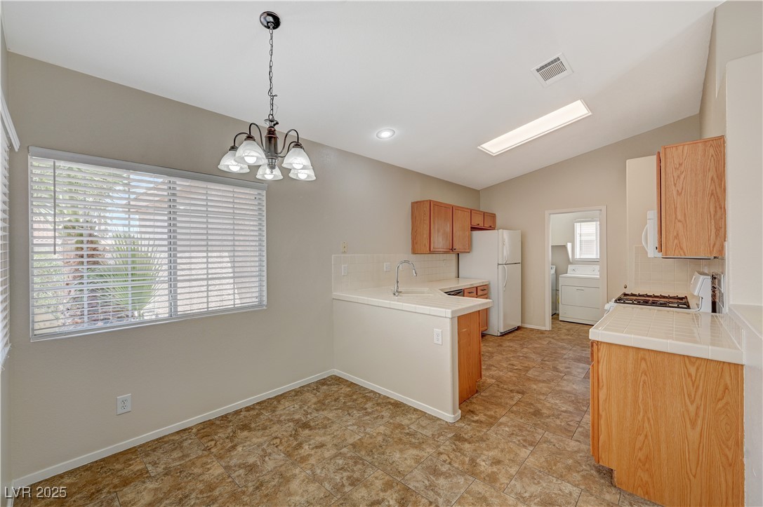 620 Camp Hill Road Henderson, NV 89015 - Photo 13 of 19 Kitchen - Dining