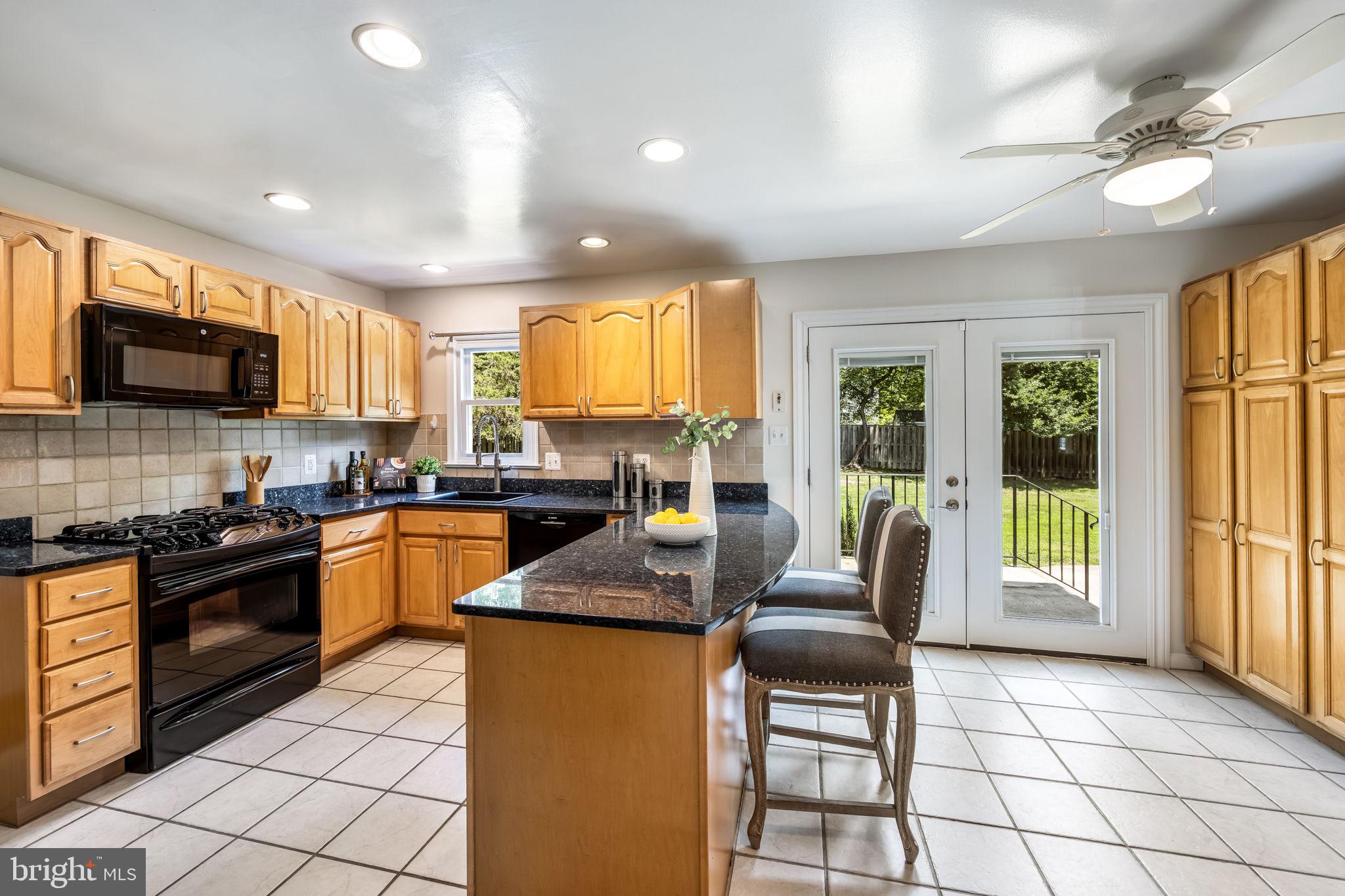 7808 Braemar Way Springfield, VA 22153 - Photo 4 of 47 Updated eat-in Kitchen with breakfast bar
