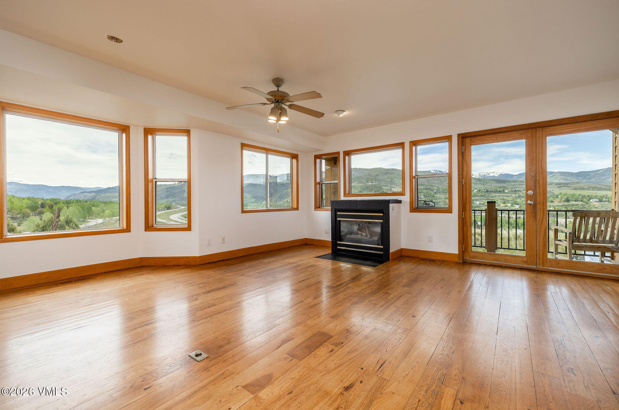 274 Beard Creek Road, Unit H4 Edwards, CO 81632 - Photo 2 of 41 2605_morningstar_th_4H_interior_living_b