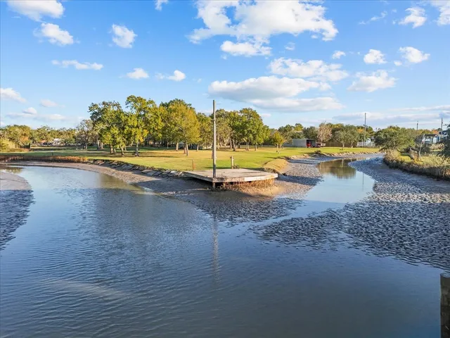 $499,900 | 603 Shady Glen Drive, Anahuac, TX 77514