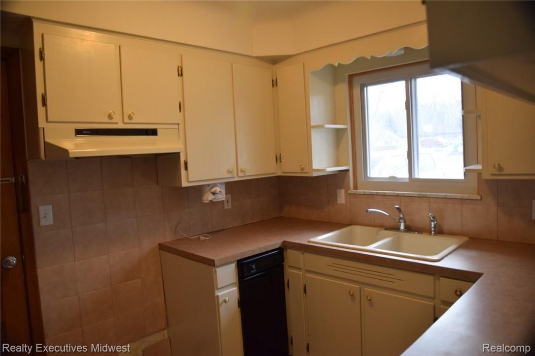 203 Brook Drive Romeo, MI 48065 - Photo 11 of 51 Kitchen (5) (Large).jpeg