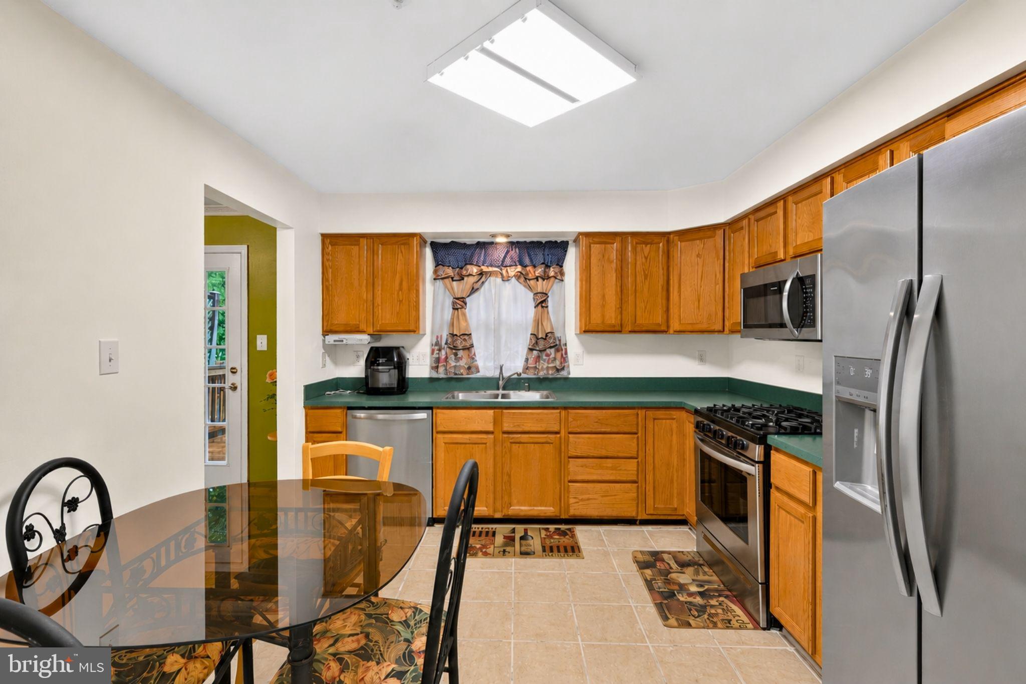7318 Rotunda Court Clinton, MD 20735 - Photo 4 of 36