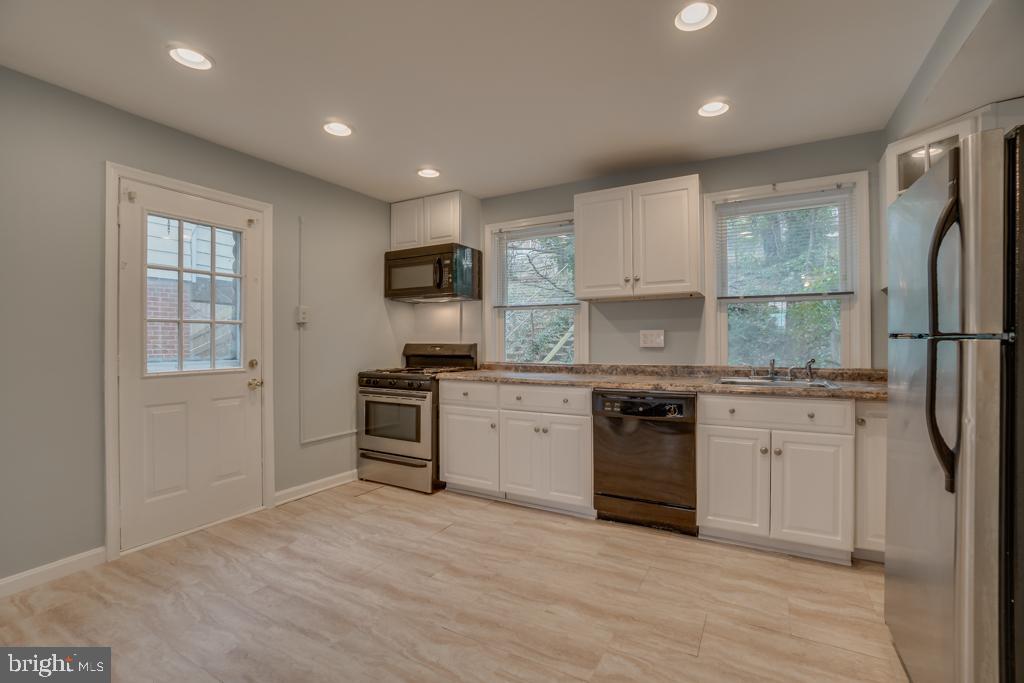 5089 Sheriff Road Northeast Washington, DC 20019 - Photo 14 of 31 Kitchen