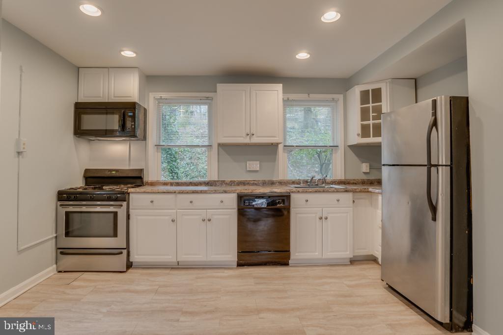 5089 Sheriff Road Northeast Washington, DC 20019 - Photo 15 of 31 Kitchen
