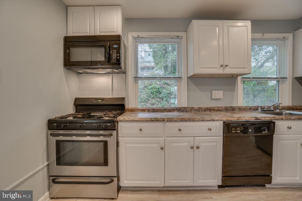 5089 Sheriff Road Northeast Washington, DC 20019 - Photo 16 of 31 Kitchen