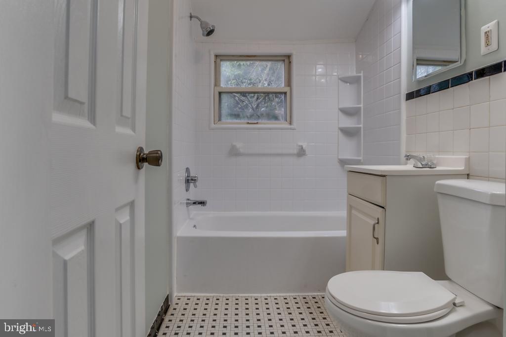 5089 Sheriff Road Northeast Washington, DC 20019 - Photo 21 of 31 Bathroom