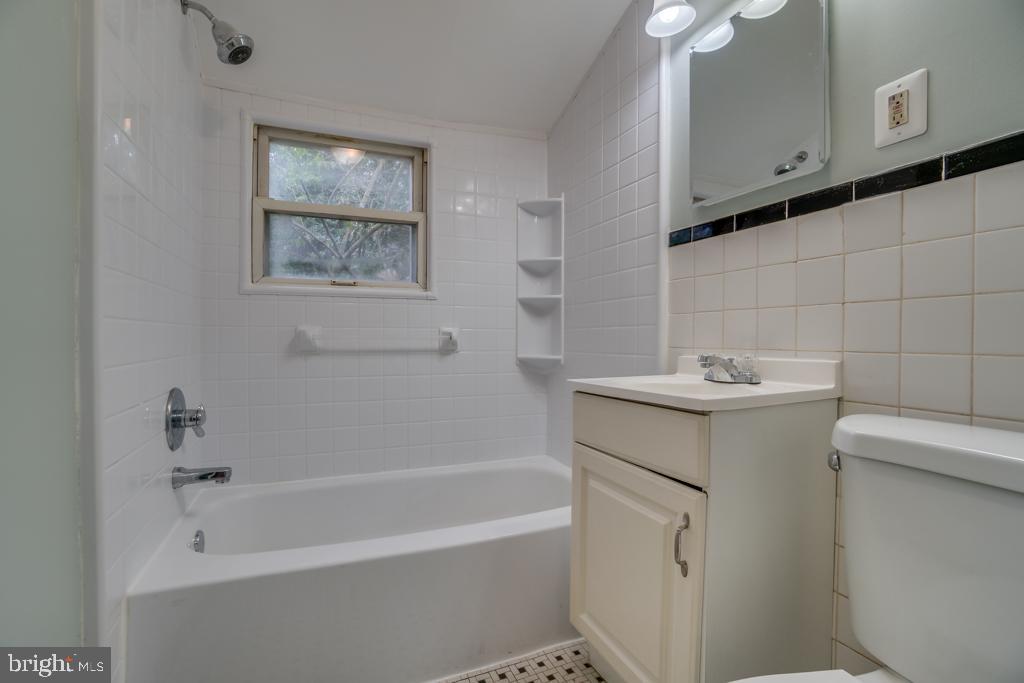 5089 Sheriff Road Northeast Washington, DC 20019 - Photo 22 of 31 Bathroom