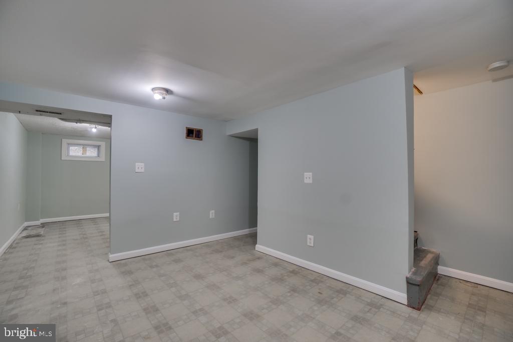 5089 Sheriff Road Northeast Washington, DC 20019 - Photo 27 of 31 Family Room