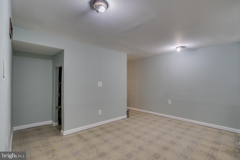 5089 Sheriff Road Northeast Washington, DC 20019 - Photo 28 of 31 Family Room