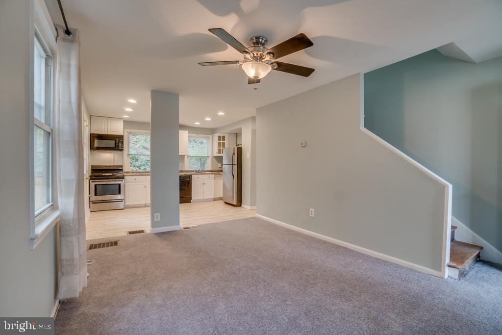 5089 Sheriff Road Northeast Washington, DC 20019 - Photo 8 of 31 Living Room / Kitchen