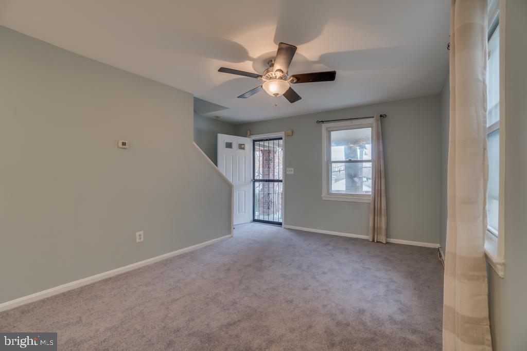 5089 Sheriff Road Northeast Washington, DC 20019 - Photo 10 of 31 Living Room