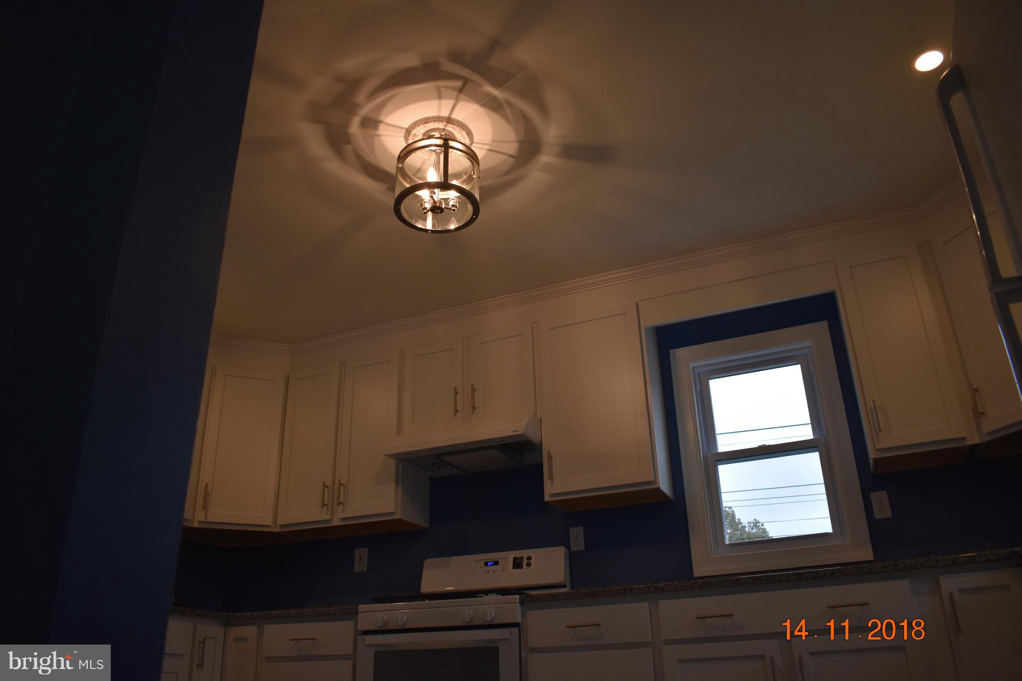 1905 Ridgewick Road Glen Burnie, MD 21061 - Photo 5 of 25 Kitchen light with rousette